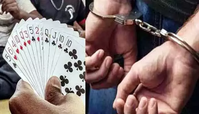 Medak: పేకాట శిభిరంపై దాడి.. 11 మందిని అదుపులోకి తీసుకున్న పోలీసులు Medak: పేకాట శిభిరంపై దాడి.. 11 మందిని అదుపులోకి తీసుకున్న పోలీసులు