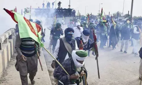 Farmers delhi March : రైతుల ఢిల్లీ మార్చ్‌తో మళ్లీ ఉద్రిక్తత.. శంభు వద్ద హైటెన్షన్