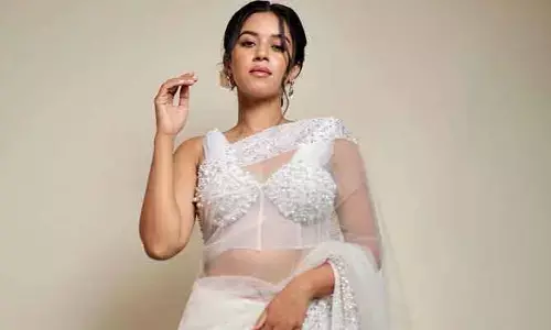నాకు ఐ లవ్ యూ చెప్పాలంటూ యంగ్ హీరోయిన్ పోస్ట్.. నెటిజన్ల రియాక్షన్ ఏంటంటే?