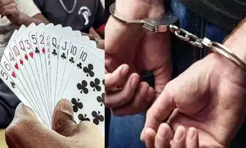 Medak: పేకాట శిభిరంపై దాడి.. 11 మందిని అదుపులోకి తీసుకున్న పోలీసులు