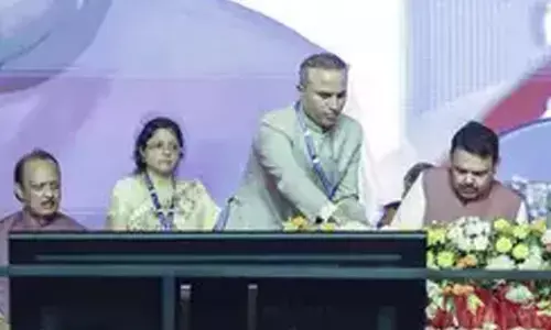 Stolen: ఫడ్నవీస్ ప్రమాణ స్వీకారంలో దొంగల హల్ చల్.. బంగారం, సెల్ ఫోన్లు చోరీ!