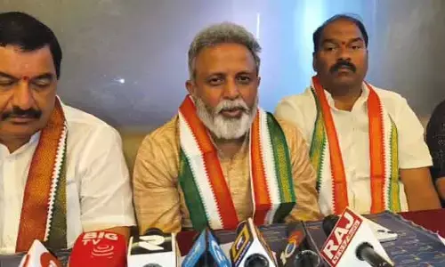 Madhu Yashki: కూలర్లు పెట్టుకొని పడుకుంటే కంపు పోదు.. మాజీ ఎంపీ హాట్ కామెంట్స్