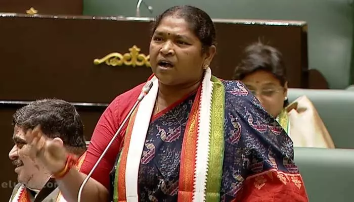 Assembly: కేటీఆర్ సోదరి రూపంలో గత తెలంగాణ తల్లి.. మంత్రి సీతక్క హాట్ కామెంట్స్ Assembly: కేటీఆర్ సోదరి రూపంలో గత తెలంగాణ తల్లి.. మంత్రి సీతక్క హాట్ కామెంట్స్