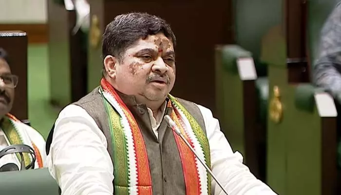 Assembly: చరిత్రను మరుగున పెట్టె ప్రయత్నం.. మంత్రి పొన్నం సంచలన వ్యాఖ్యలు Assembly: చరిత్రను మరుగున పెట్టె ప్రయత్నం.. మంత్రి పొన్నం సంచలన వ్యాఖ్యలు