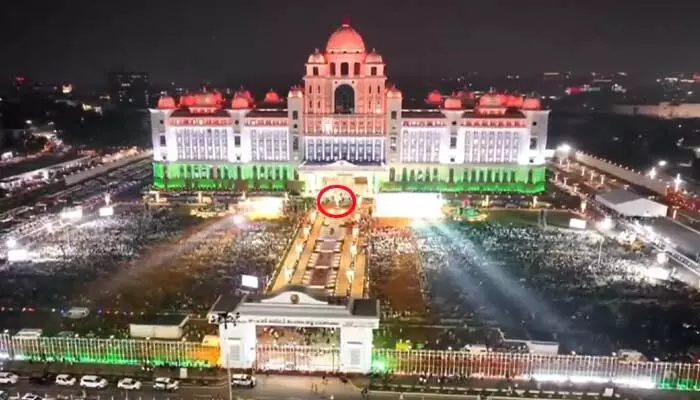 Telangana Thalli: ట్యాంక్బండ్పై జన నీరాజనం! విగ్రహ ఆవిష్కరణకు పెద్ద ఎత్తున హాజరైన ప్రజలు Telangana Thalli: ట్యాంక్బండ్పై జన నీరాజనం! విగ్రహ ఆవిష్కరణకు పెద్ద ఎత్తున హాజరైన ప్రజలు