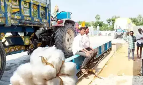 Munugodu: దగా పడుతున్న రైతన్న.. పత్తి కొనుగోళ్లలో సీసీఐ దోపిడీ