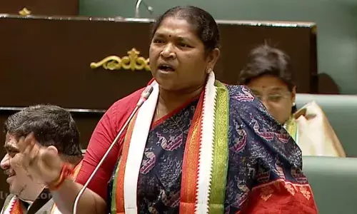 Assembly: కేటీఆర్ సోదరి రూపంలో గత తెలంగాణ తల్లి.. మంత్రి సీతక్క హాట్ కామెంట్స్
