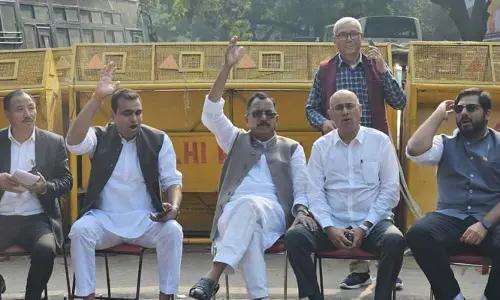 Telangana Congress: ఢిల్లీలో తెలంగాణ కాంగ్రెస్ ఎంపీల నిరసన
