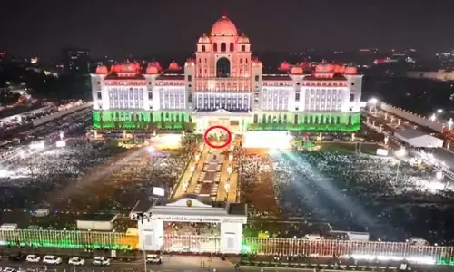 Telangana Thalli: ట్యాంక్‌బండ్‌పై జన నీరాజనం! విగ్రహ ఆవిష్కరణకు పెద్ద ఎత్తున హాజరైన ప్రజలు
