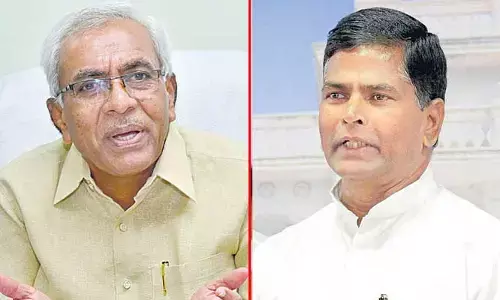 TG: అన్నీ తెలిసిన మీరు కూడా విమర్శించడం కరెక్ట్ కాదు.. నందిని సిధారెడ్డిపై చిన్నారెడ్డి సీరియస్