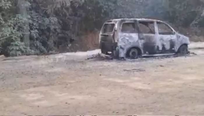 Maoists : చింతూరు ఏజెన్సీలో కారును దగ్ధం చేసిన మావోయిస్టులు Maoists : చింతూరు ఏజెన్సీలో కారును దగ్ధం చేసిన మావోయిస్టులు