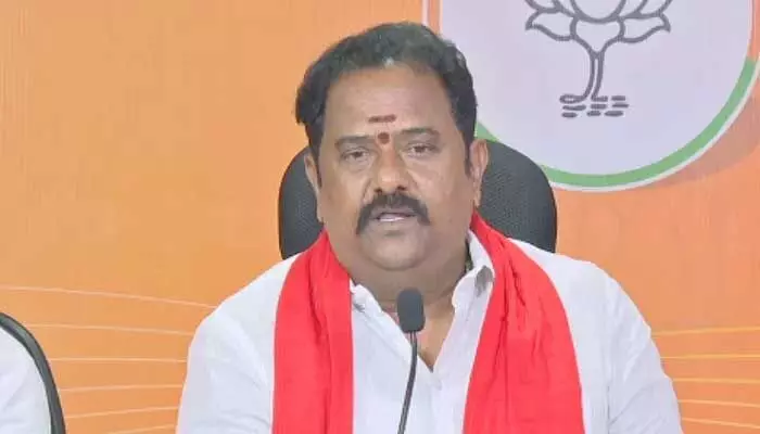 BJP MLA: ఆ అధికారులు అందరూ శిక్షార్హులే.. బీజేపీ ఎమ్మెల్యే కీలక వ్యాఖ్యలు BJP MLA: ఆ అధికారులు అందరూ శిక్షార్హులే.. బీజేపీ ఎమ్మెల్యే కీలక వ్యాఖ్యలు