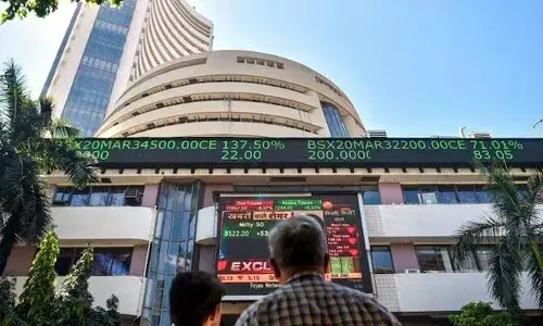 Stock Market: ఫ్లాట్ గా ముగిసిన స్టాక్ మార్కెట్.. రాణించిన రియాల్టీ, ఐటీ షేర్లు..!
