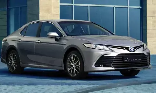 Tayota Camry: రూ. 48 లక్షల ధరతో భారత మార్కెట్లో  కొత్త కారు లాంచ్ చేసిన టయోటా..!
