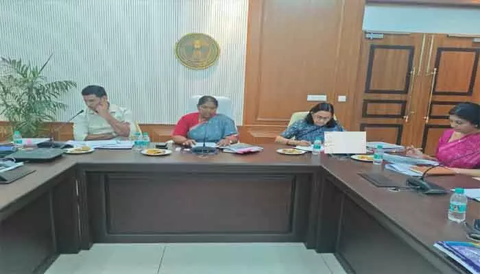 Minister Seethakka : టీజీ ఫుడ్స్ కార్పొరేషన్ పనితీరుపై మంత్రి సీతక్క ఆగ్రహం Minister Seethakka : టీజీ ఫుడ్స్ కార్పొరేషన్ పనితీరుపై మంత్రి సీతక్క ఆగ్రహం