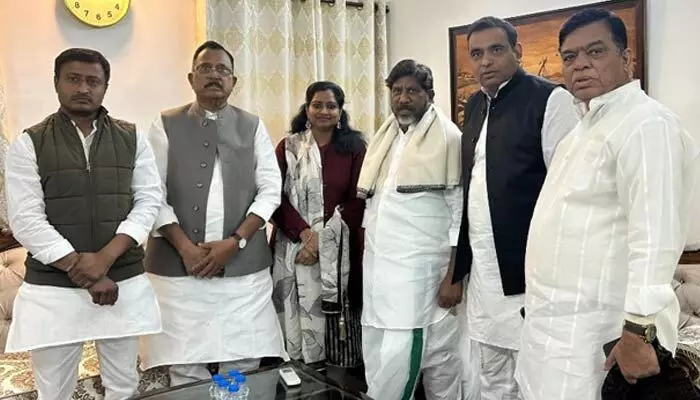 Deputy CM: డిప్యూటీ సీఎం భట్టితో ఎంపీల భేటీ.. వాస్తవాలు తెలిపారని ఎంపీ చామల ట్వీట్ Deputy CM: డిప్యూటీ సీఎం భట్టితో ఎంపీల భేటీ.. వాస్తవాలు తెలిపారని ఎంపీ చామల ట్వీట్