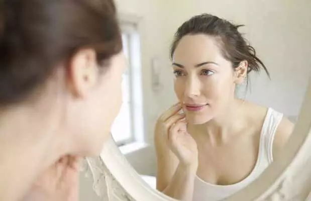 Beauty Tips : ఏజ్ పెరిగినా గ్లామర్ తగ్గొద్దంటే.. Beauty Tips : ఏజ్ పెరిగినా గ్లామర్ తగ్గొద్దంటే..