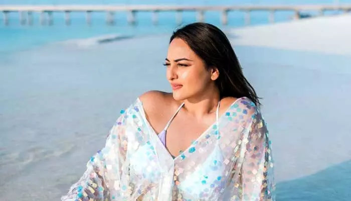 Sonakshi Sinha: పెళ్లైన ఆరు నెలలకే ప్రెగ్నెంట్.. క్లారిటీ ఇచ్చిన హీరోయిన్ Sonakshi Sinha: పెళ్లైన ఆరు నెలలకే ప్రెగ్నెంట్.. క్లారిటీ ఇచ్చిన హీరోయిన్