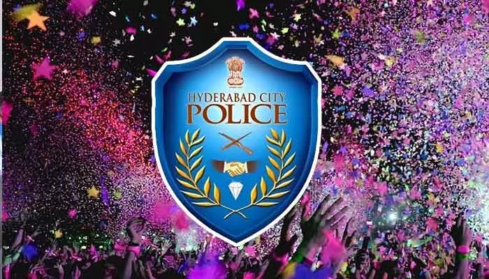 హైదరాబాద్ వాసులకు BIG షాక్.. న్యూ ఇయర్ వేడుకలపై పోలీసుల ఆంక్షలు హైదరాబాద్ వాసులకు BIG షాక్.. న్యూ ఇయర్ వేడుకలపై పోలీసుల ఆంక్షలు