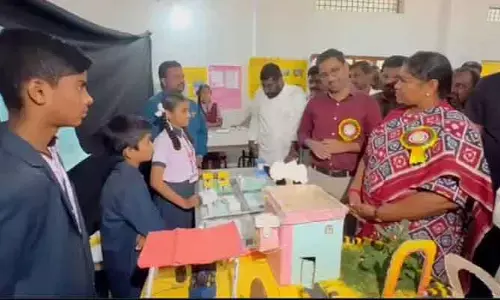 Minister Seethakka: విద్యార్ధులు భావి శాస్త్రవేత్తలుగా ఎదగాలి : మంత్రి సీతక్క
