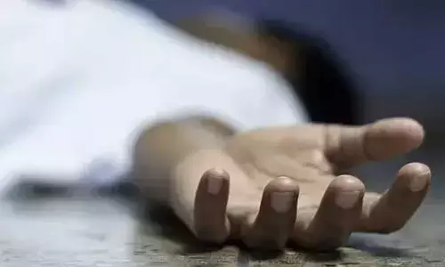 విషగుళికలు మింగి ఆత్మహత్యాయత్నం: తల్లి మృతి, పిల్లల పరిస్థితి విషమం