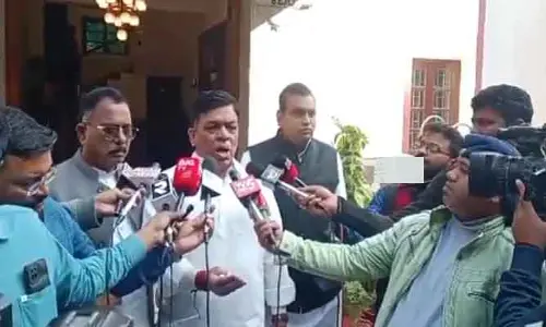MP Balaram Naik : కేటీఆర్ పై కాంగ్రెస్ ఎంపీ బలరాం నాయక్ ఫైర్