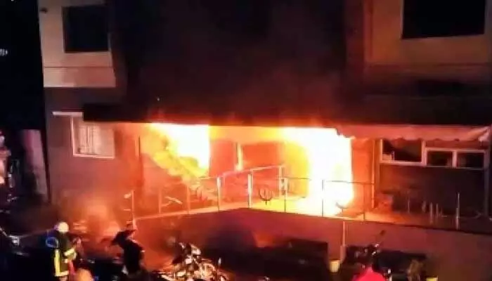 Tamil Nadu: ఆసుపత్రిలో ఘోర అగ్ని ప్రమాదం.. చిన్నారి సహా ఏడుగురు సజీవ దహనం Tamil Nadu: ఆసుపత్రిలో ఘోర అగ్ని ప్రమాదం.. చిన్నారి సహా ఏడుగురు సజీవ దహనం