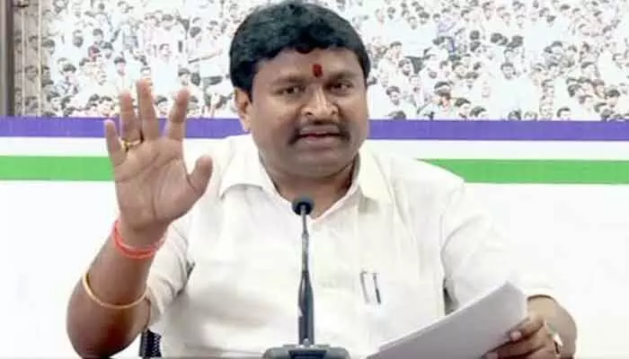 లోకేష్పై చీటింగ్ కేసు పెట్టి జైల్లో పెట్టాలి: మాజీ మంత్రి వెల్లంపల్లి లోకేష్పై చీటింగ్ కేసు పెట్టి జైల్లో పెట్టాలి: మాజీ మంత్రి వెల్లంపల్లి