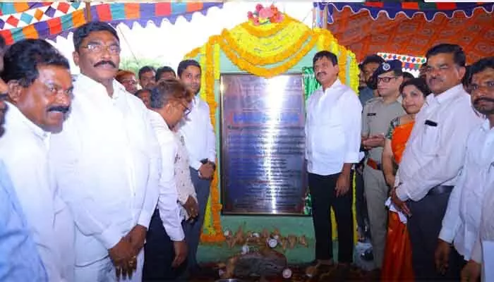 Minister Ponguleti : పేదవారి సొంతింటి కలను ఇందిరమ్మ ప్రభుత్వం నెరవేరుస్తుంది : మంత్రి పొంగులేటి Minister Ponguleti : పేదవారి సొంతింటి కలను ఇందిరమ్మ ప్రభుత్వం నెరవేరుస్తుంది : మంత్రి పొంగులేటి