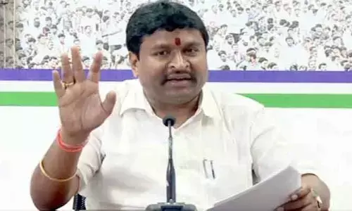 లోకేష్‌పై చీటింగ్ కేసు పెట్టి జైల్లో పెట్టాలి: మాజీ మంత్రి వెల్లంపల్లి