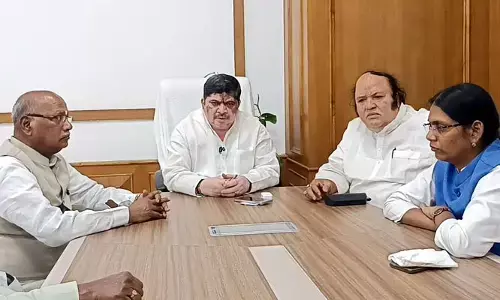 Ponnam: కుటుంబ సర్వేలో సమాచారం ఇవ్వకపోతే మీకే ఇబ్బంది: బీసీ కమిషన్‌తో మంత్రి పొన్నం