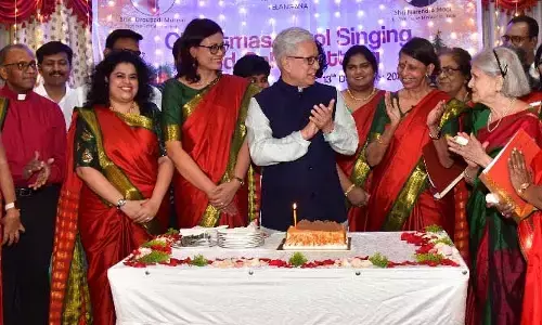 Raj Bhavan: ఘనంగా ప్రీ-క్రిస్మస్ వేడుకలు.. కేక్ కట్ చేసిన గవర్నర్