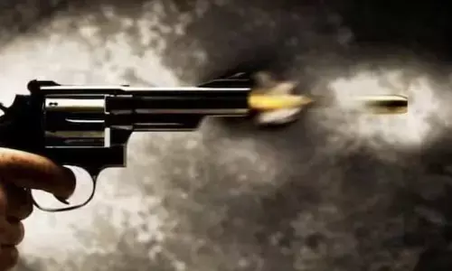 Gun Shoot: తండ్రిపైకే .. గన్​తీసి గలాటా..! ఏపీలోనే.. ఎక్కడంటే..