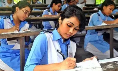 10th Exams: విద్యార్థులకు అలర్ట్.. పదో తరగతి పరీక్ష షెడ్యూల్ లో స్వల్ప మార్పు..!