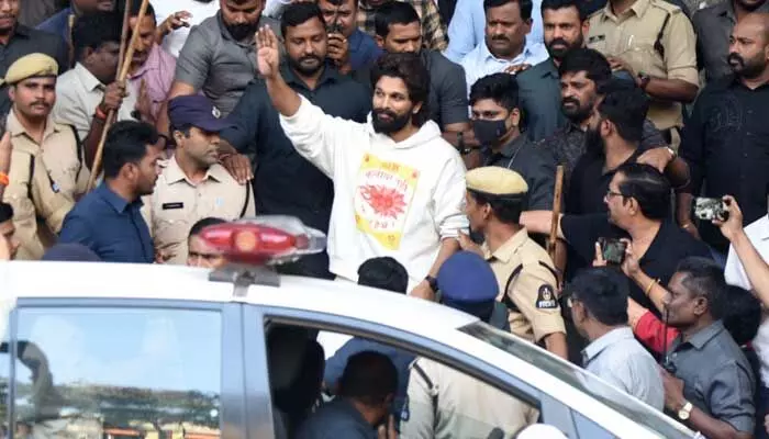 Chanchalguda: జైలు నుంచి అల్లు అర్జున్ విడుదల Chanchalguda: జైలు నుంచి అల్లు అర్జున్ విడుదల