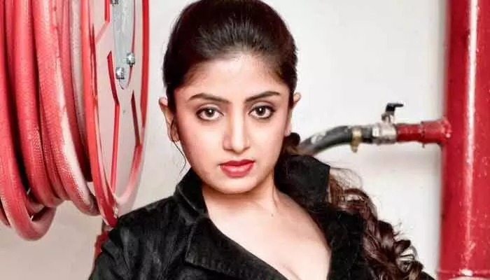 Poonam Kaur: రాజకీయం అంటే ఇదేనంటూ పూనమ్ కౌంటర్లు.. వైరల్గా మారిన ట్వీట్ Poonam Kaur: రాజకీయం అంటే ఇదేనంటూ పూనమ్ కౌంటర్లు.. వైరల్గా మారిన ట్వీట్