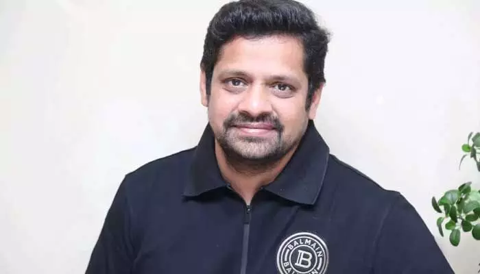 Bunny Vas : రేవతి కుమారున్ని పరామర్శించిన పుష్ప నిర్మాత Bunny Vas : రేవతి కుమారున్ని పరామర్శించిన పుష్ప నిర్మాత