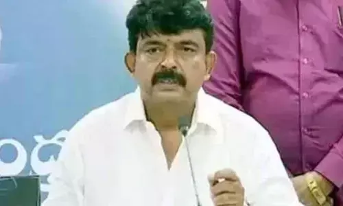 AP News:అజ్ఞాతంలోకి మాజీ మంత్రి కుటుంబం.. కారణం ఇదే?