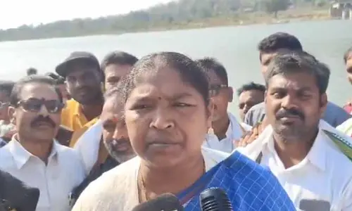 Seethakka: అల్లు అర్జున్ పై మాకు ఎలాంటి కక్ష లేదు.. మంత్రి సీతక్క కీలక వ్యాఖ్యలు