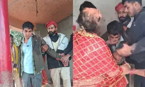 Teacher Kidnapped: స్కూల్ కు వెళ్తున్న టీచర్ ను కిడ్నాప్ చేసి బలవంతంగా పెళ్లి.. వీడియో వైరల్
