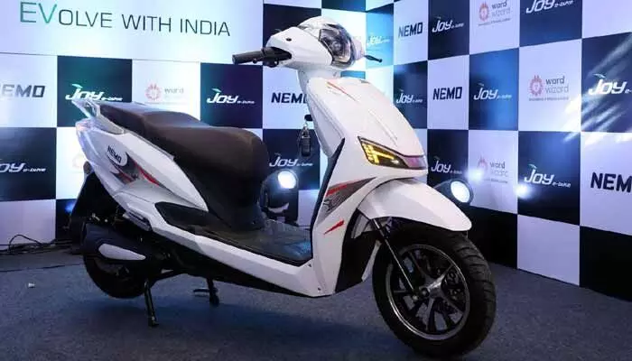 Nemo EV Scooter: రూ. 99,000 ప్రారంభ ధరతో నెమో ఎలక్ట్రిక్ స్కూటర్ లాంచ్.. స్పెసిఫికేషన్ వివరాలివే..! Nemo EV Scooter: రూ. 99,000 ప్రారంభ ధరతో నెమో ఎలక్ట్రిక్ స్కూటర్ లాంచ్.. స్పెసిఫికేషన్ వివరాలివే..!