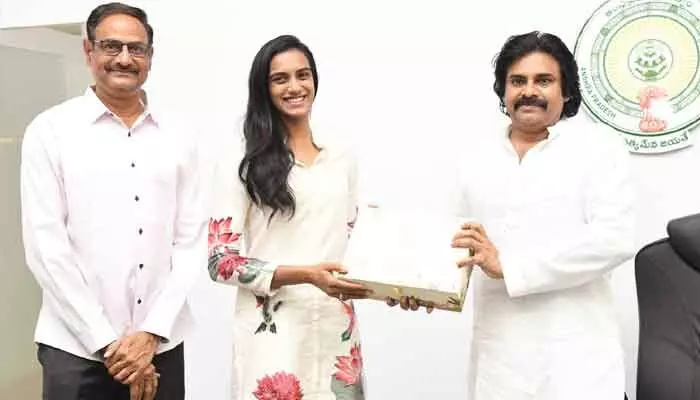 Pv Sindu Marriage: పవన్ కల్యాణ్కు ఆహ్వాన పత్రిక అందజేత Pv Sindu Marriage: పవన్ కల్యాణ్కు ఆహ్వాన పత్రిక అందజేత