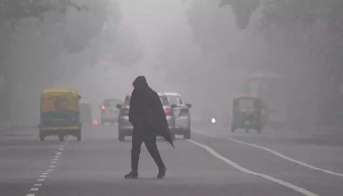 Cold Weather: దేశవ్యాప్తంగా పెరిగిన చలి.. పడిపోతున్న ఉష్ణోగ్రతలు Cold Weather: దేశవ్యాప్తంగా పెరిగిన చలి.. పడిపోతున్న ఉష్ణోగ్రతలు