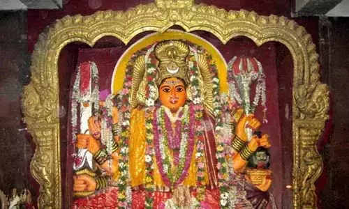 Bhadrakaali Temple: ఆదివారం ఎఫెక్ట్.. భక్తులతో కిక్కిరిసిన భద్రకాళి ఆలయం