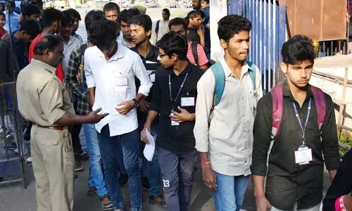 TGPSC: గ్రూప్-2 పరీక్షకు సగం మంది అభ్యర్థులే హాజరు