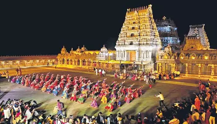 Yadagiri Gutta: యాదగిరి గుట్టలో ఘనంగా ధనుర్మాస ఉత్సవాలు Yadagiri Gutta: యాదగిరి గుట్టలో ఘనంగా ధనుర్మాస ఉత్సవాలు
