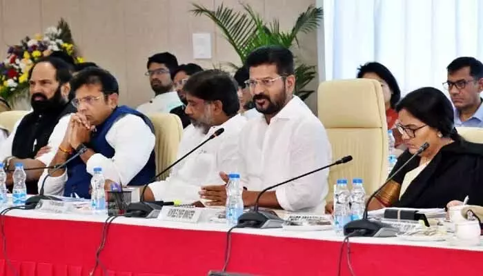 TG Cabinet Meeting: నేడు తెలంగాణ కేబినెట్ భేటీ.. కీలక అంశాలు చర్చకు వచ్చే అవకాశం TG Cabinet Meeting: నేడు తెలంగాణ కేబినెట్ భేటీ.. కీలక అంశాలు చర్చకు వచ్చే అవకాశం