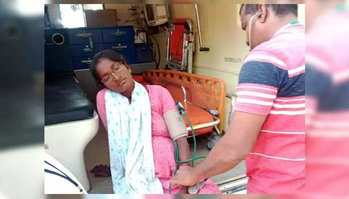 Group-2 : పురిటి నొప్పులతో గ్రూప్ 2 ఎగ్జామ్ రాసిన మహిళ Group-2 : పురిటి నొప్పులతో గ్రూప్ 2 ఎగ్జామ్ రాసిన మహిళ