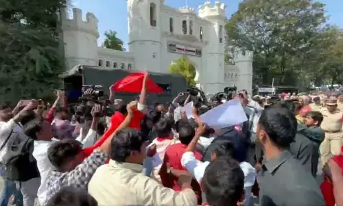 Assembly: తీవ్ర ఉద్రిక్తత.. అసెంబ్లీ ముట్టడికి ప్రయత్నించిన పీవైఎల్