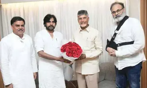 సచివాలయంలో సీఎం చంద్రబాబుతో డిప్యూటీ సీఎం పవన్ కల్యాణ్ భేటీ..